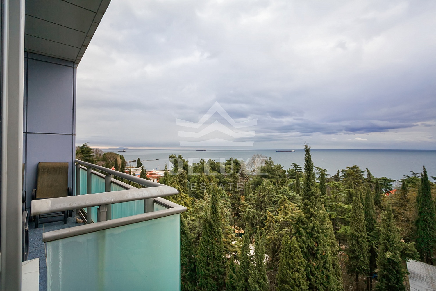 Продажа большой квартиры в 100 м от моря в клубном доме «Дача доктора Штейнгольца» в Алуште