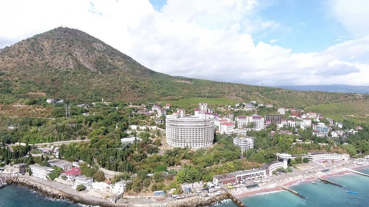 «Гранд Отель» с собственным пляжем в г. Алушта