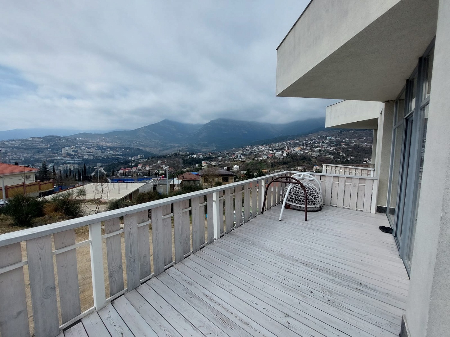  2-этажный дом 112 м² с видом на море и горы в Массандре.