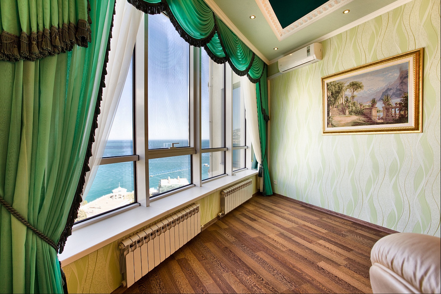 2-х комнатная видовая  квартира с паркингом в ЖК «У Черного моря»