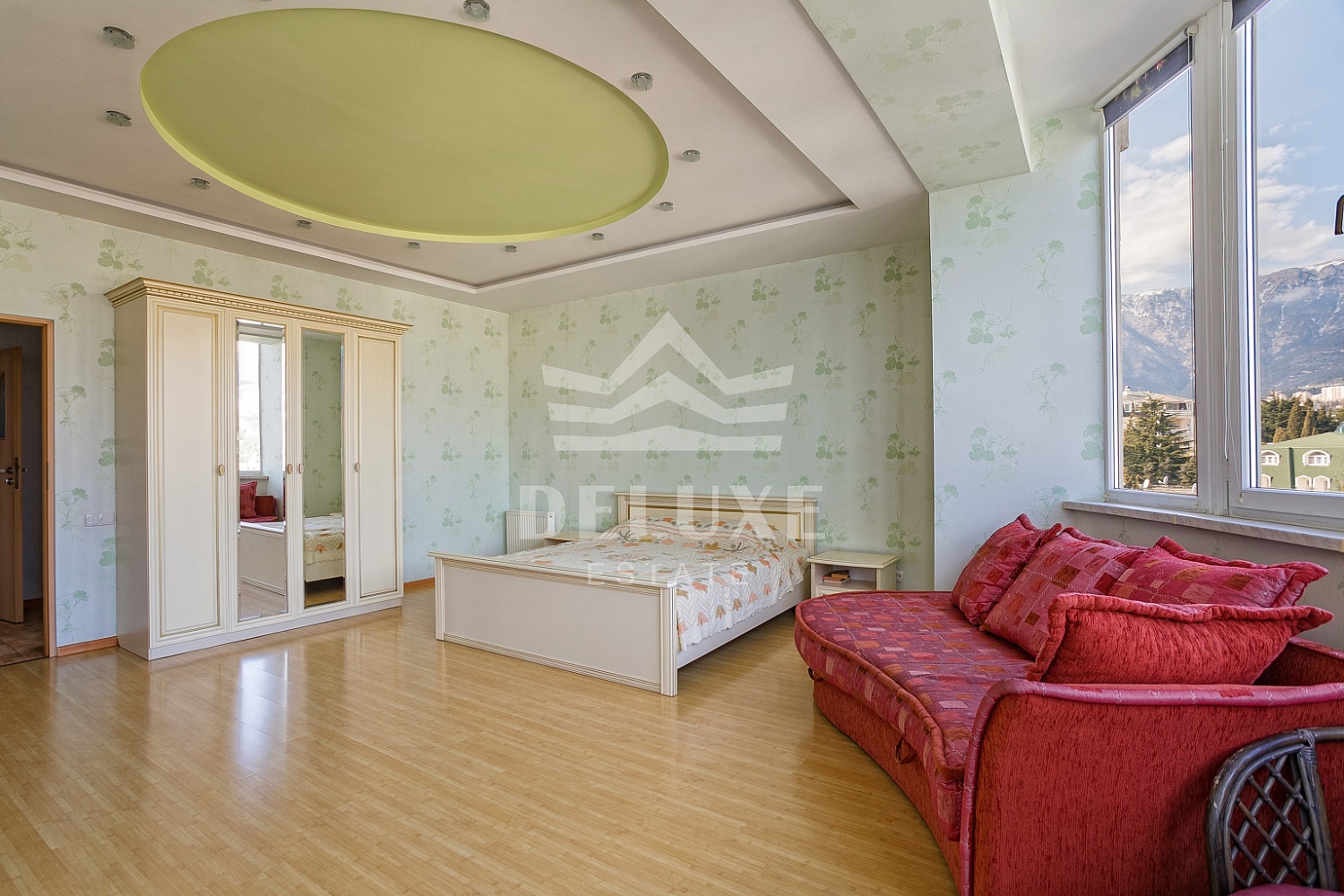 3-комнатная квартира возле Приморского парка в Ялте