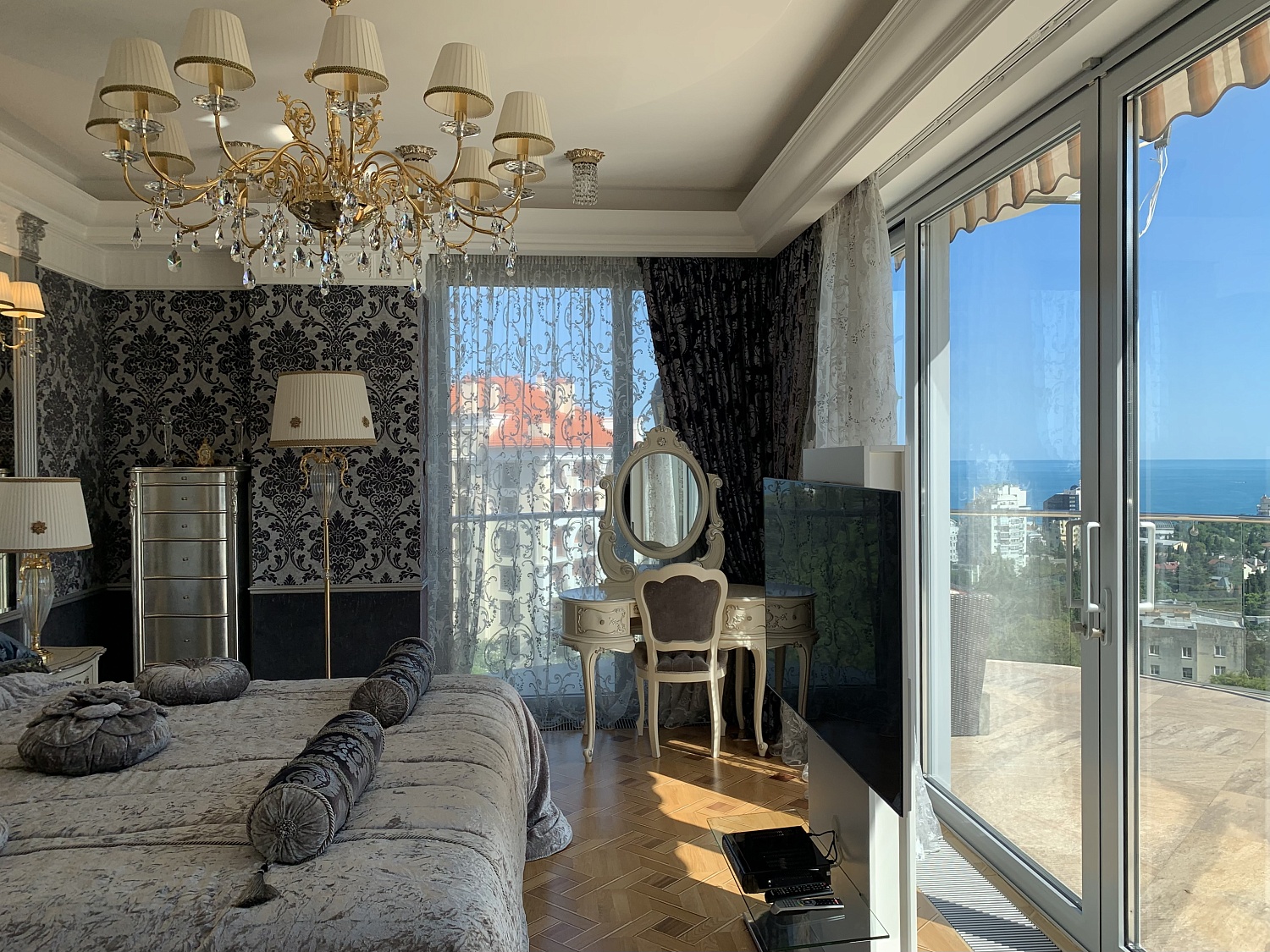 3-комнатная квартира с видом на море в ЖК «Вершина успеха».