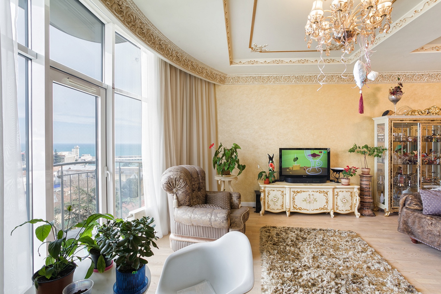 3-комнатная квартира в классическом стиле и видом на море в ЖК «Бригантина»
